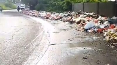 Viral : Sampah Menumpuk di Jalan Baru Pasar Sentiong Balaraja Sepanjang puluhan Meter, Menuai Beragam Komentar dari Warga Net