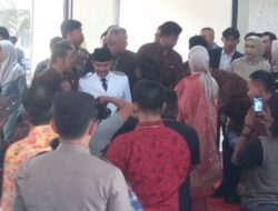 Pelantikan Ade Kuswara Kunang Resmi Sebagai Bupati Bekasi Termuda dalam Sejarah