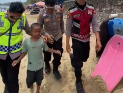 Polres Cilegon Bantu Anak yang Terpisah dari Orang Tuanya di Wisata Pantai Anyer