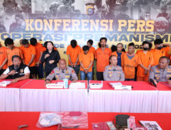 POLDA RIAU KONFERENSI PERS PENGUNGKAPAN KASUS PREMANISME/KEJAHATAN JALANAN HASIL OPERASI PEKAT LANCANG KUNING 2025