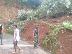 Babinsa Koramil 1315-05/Boliyohuto Sigap Tanggapi Bencana Tanah Longsor di Dusun Dulinggahe