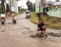 Awas, Lubang Maut di Jalan Trans Sulawesi Simpang Tiga Parungi: Pa Ile Utu Minta Perhatian Pemerintah