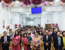 PDT. DR. PHILIP S BUULOLO, M.TH BERSAMA JEMAAT MERAYAKAN ULANG TAHUN GAB CWCC KE – 5