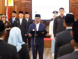 Gubernur Andra Soni Tekankan Responsivitas dan Integritas saat Lantik 23 Pejabat Pimpinan Tinggi Pratama
