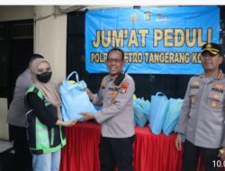 Kapolres Metro Tangerang Kota Bagikan Sembako untuk Pengemudi Ojol dalam Program Jumat Peduli