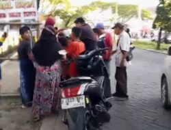 Semangat Berbagi, PEWARNA Banten Bagikan Takjil kepada Pengguna Jalan