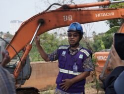 Mitigasi Dampak Kemarau, PERUMDAM TKR Lakukan Pengerukan Lumpur Untuk Buka Jalur Air Baku